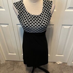 Joseph Ribkoff Size 4 Black and White Sleeveless Dress
